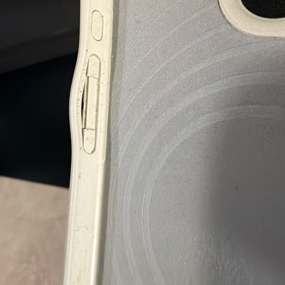 MOUS 16 pro max plus cream color case - Picture 3 of 4